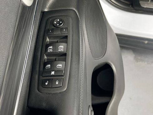 Used 2022 Jeep Grand Cherokee Limited image 17