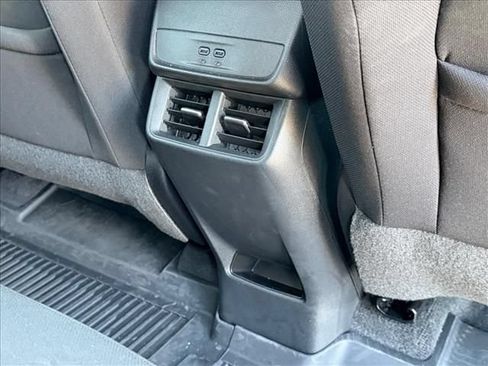 Used 2025 Chevrolet Equinox LT FWD image 11