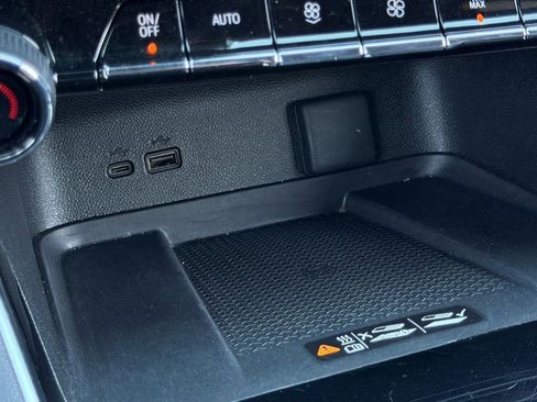 Used 2024 Chevrolet Traverse LT image 27