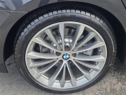 Used 2022 BMW 530i xDrive w/ Premium Package image 8