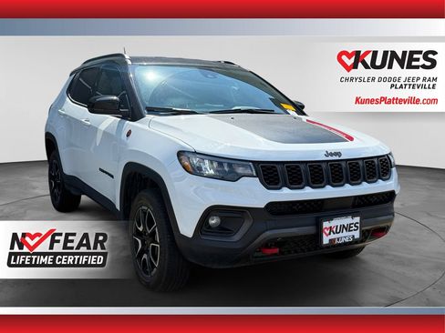 Used 2025 Jeep Compass Trailhawk AWD/4WD image 1