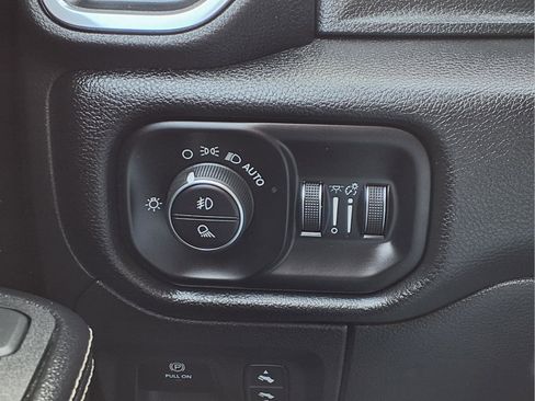 Used 2025 RAM 1500 Laramie image 19