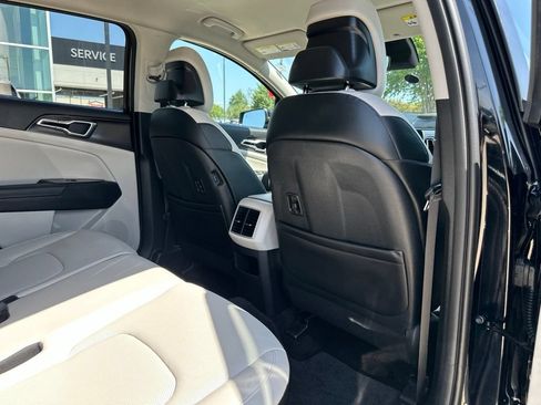 Used 2025 Kia Sportage EX FWD image 31