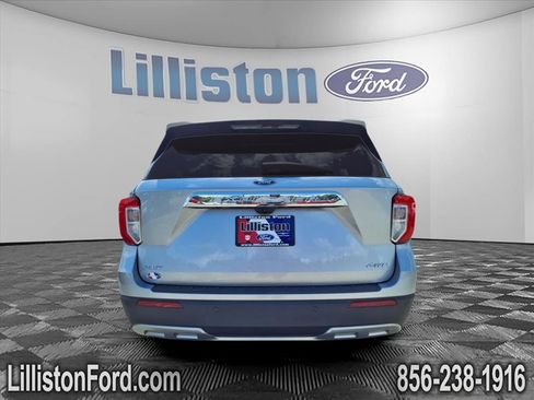 Certified 2022 Ford Explorer XLT w/ Equipment Group 202A image 5