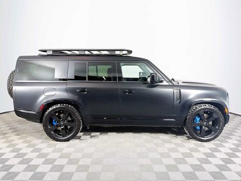 Used 2023 Land Rover Defender 130 X-Dynamic SE image 4