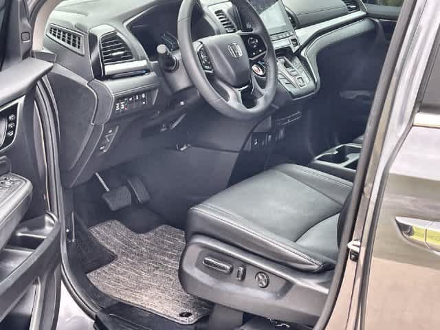 Used 2024 Honda Odyssey Touring image 3