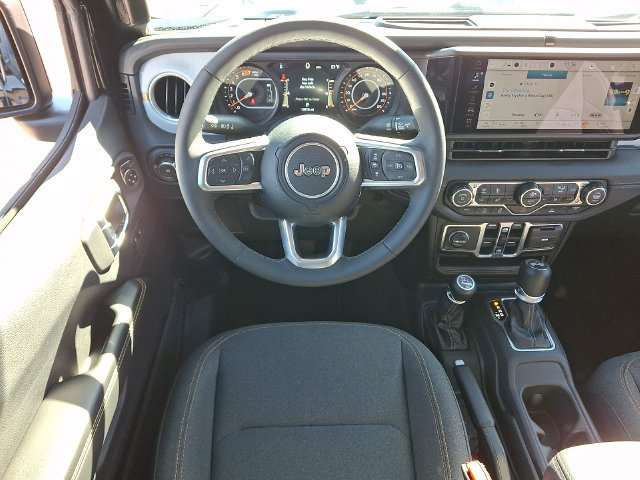 Used 2026 Jeep Wrangler Unlimited Sahara AWD/4WD image 3