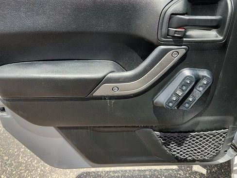 Used 2018 Jeep Wrangler Unlimited Sport w/ Connectivity Group AWD/4WD image 13
