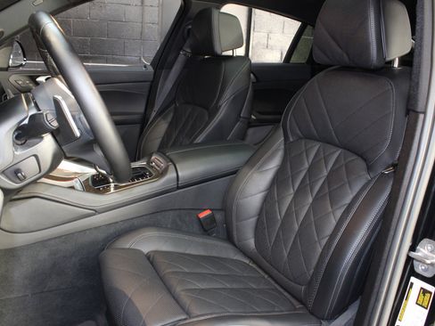 Used 2023 BMW X6 xDrive40i w/ M Sport Package image 30