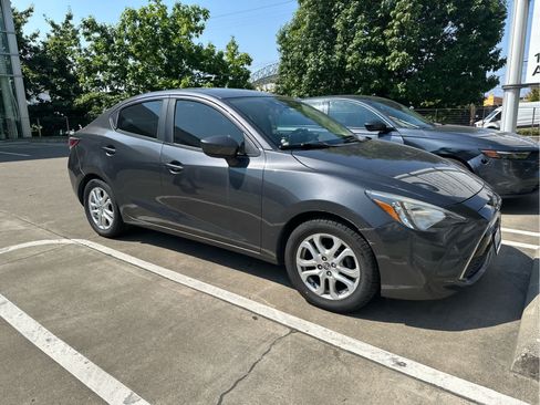 Used 2016 Scion iA FWD image 4