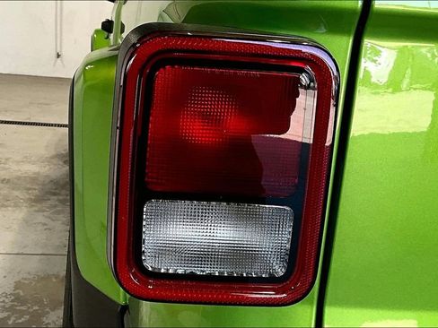 New 2025 Jeep Gladiator Sport image 32