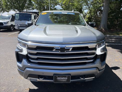 Used 2025 Chevrolet Silverado 1500 High Country image 3