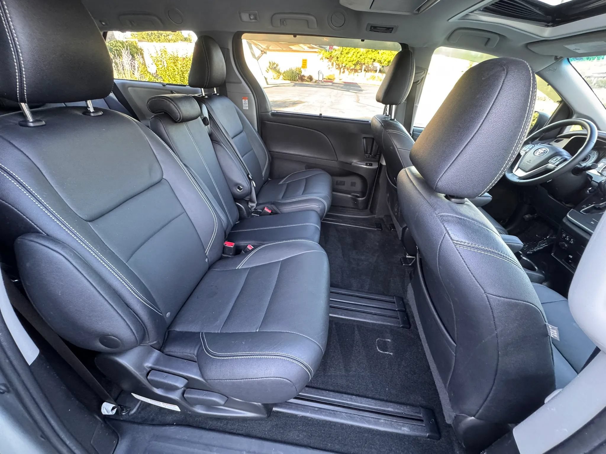 Used 2017 Toyota Sienna SE Premium FWD image 14