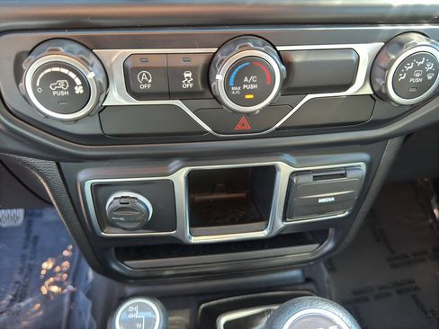 Used 2019 Jeep Wrangler Sport AWD/4WD image 30