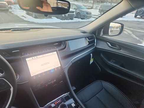 New 2022 Jeep Grand Cherokee Limited 4xe image 22