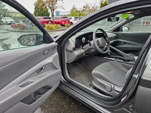 Used 2024 Hyundai Elantra SEL FWD image 11