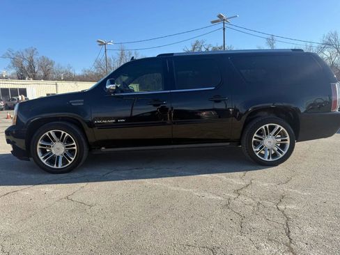 Used 2012 Cadillac Escalade ESV Premium image 2