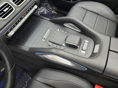 Certified 2025 Mercedes-Benz GLS 450 4MATIC image 11