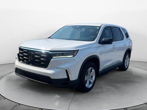 Used 2023 Honda Pilot LX image 7