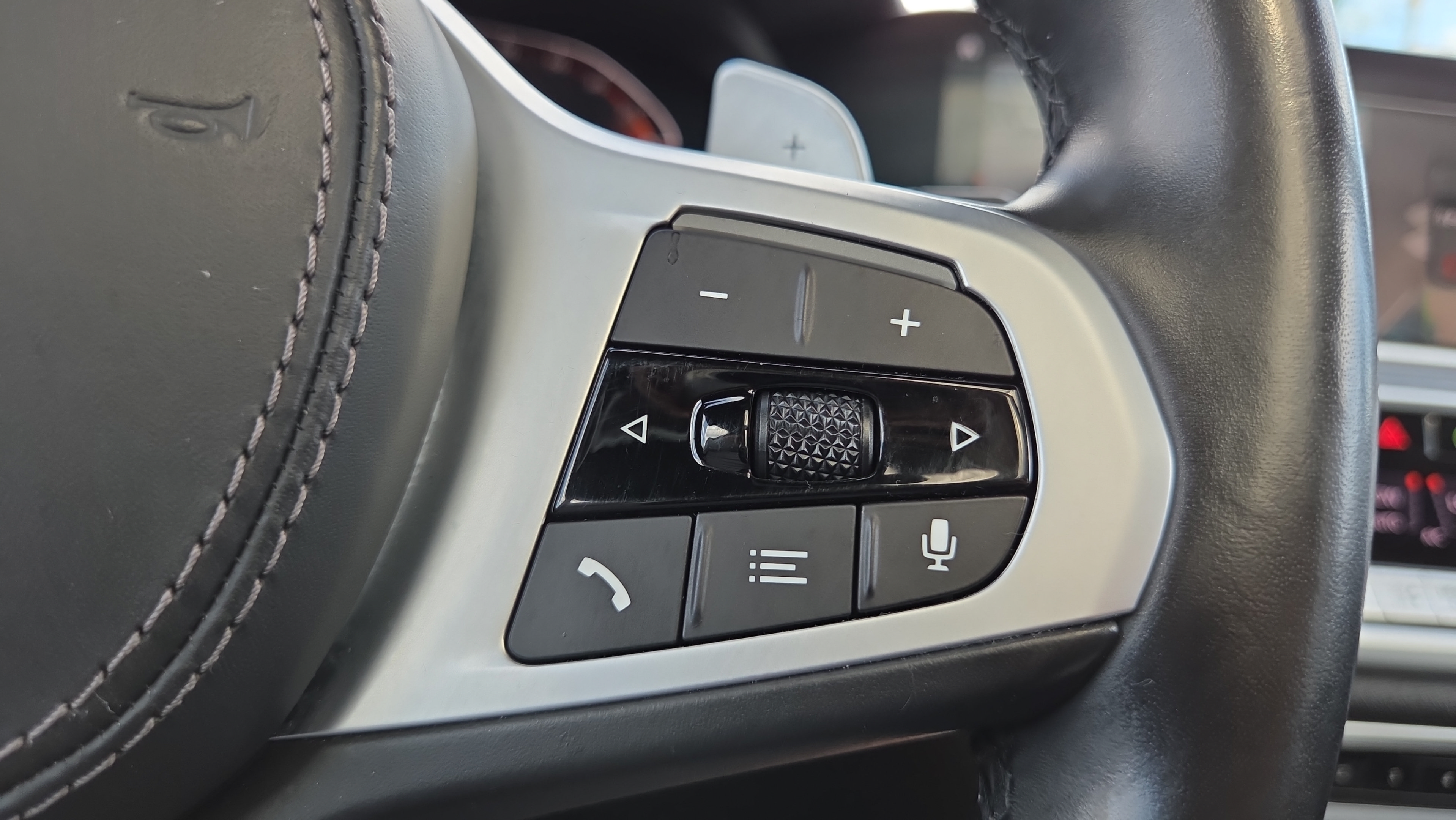 Used 2021 BMW X7 xDrive40i w/ M Sport Package AWD/4WD image 23