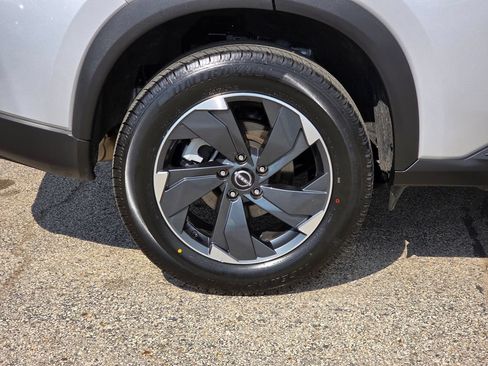 Used 2025 Nissan Rogue SV AWD/4WD image 10