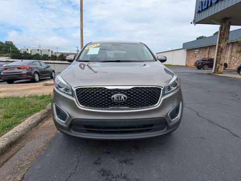 Used 2017 Kia Sorento L FWD image 2