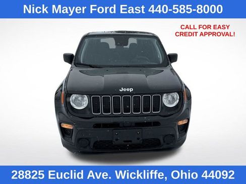 Used 2023 Jeep Renegade Latitude AWD/4WD image 2