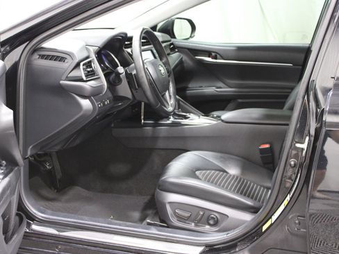Used 2020 Toyota Camry SE w/ Protection Package (Q2) FWD image 3