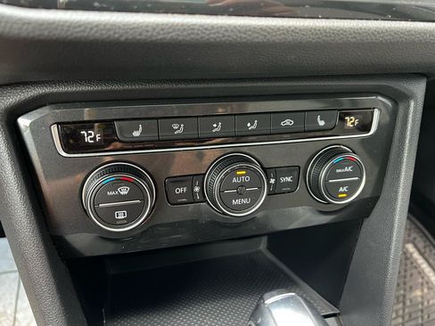 Used 2019 Volkswagen Tiguan SE w/ Panoramic Sunroof Package AWD/4WD image 17