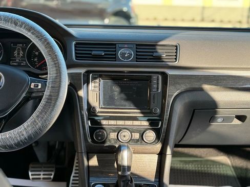 Used 2016 Volkswagen Passat 1.8T image 24