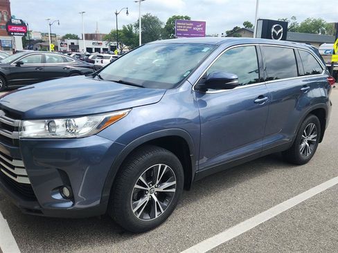 Used 2019 Toyota Highlander Plus AWD/4WD image 10