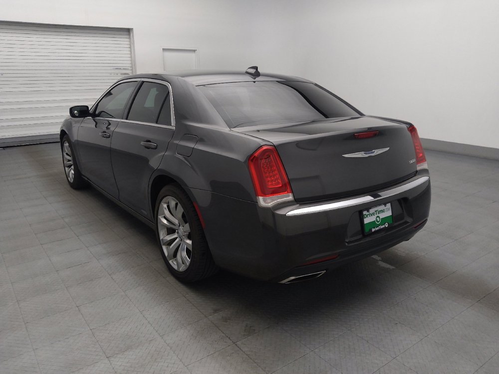 Used 2019 Chrysler 300 Touring w/ Quick Order Package 2EF RWD image 5