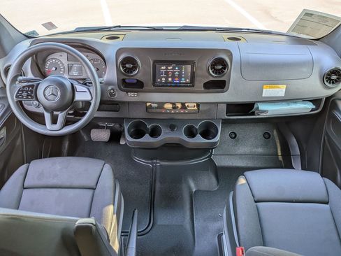 Used 2022 Mercedes-Benz Sprinter 2500 image 30