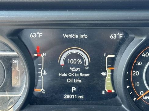 Used 2025 Jeep Wrangler Unlimited Sahara AWD/4WD image 16
