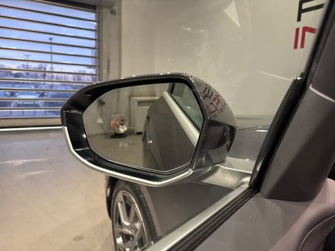 Used 2025 BMW i5 xDrive40 w/ Premium Package image 18