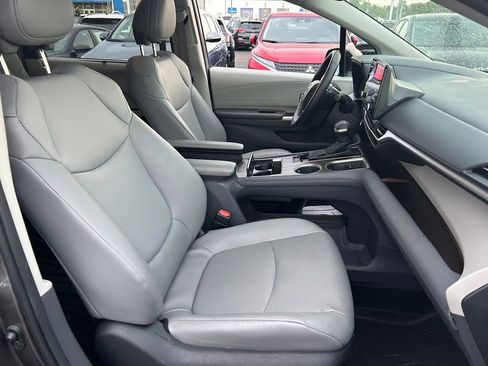 Used 2023 Toyota Sienna XLE FWD image 27