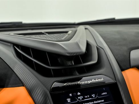 Used 2025 Lamborghini Revuelto AWD/4WD image 34