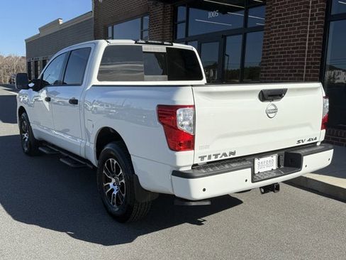 Used 2024 Nissan Titan SV w/ SV Convenience Package image 4