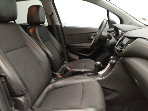 Used 2021 Chevrolet Trax LT AWD/4WD image 21