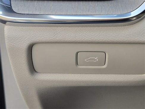 Certified 2025 Volvo V60 B5 Cross Country Plus image 22