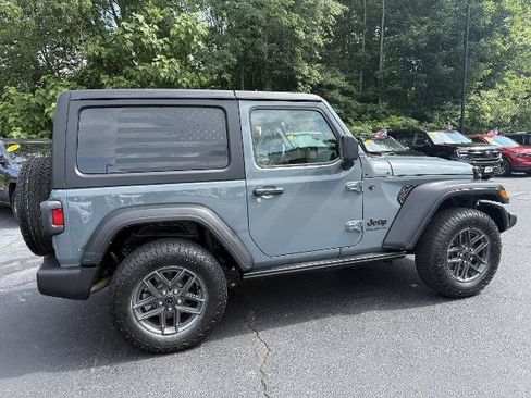 Used 2025 Jeep Wrangler Sport AWD/4WD image 4