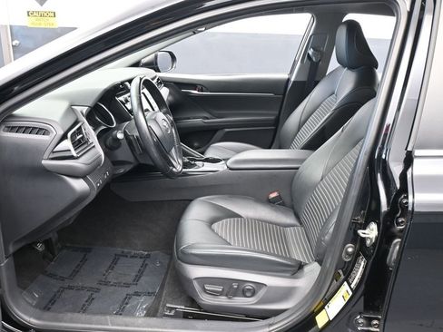 Used 2020 Toyota Camry SE image 11