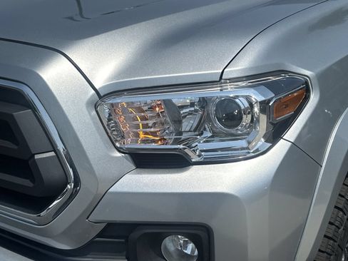 Used 2023 Toyota Tacoma SR5 w/ Technology Package AWD/4WD image 11