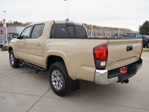 Certified 2018 Toyota Tacoma SR5 image 7