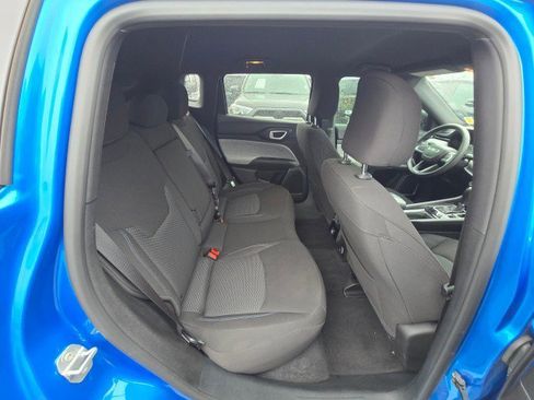 Used 2025 Jeep Compass Sport image 15