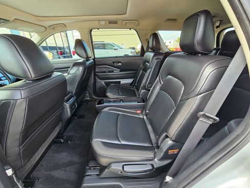 Used 2025 Nissan Pathfinder SL w/ SL Premium Package image 21