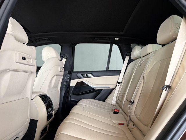 Used 2019 BMW X5 xDrive40i w/ Convenience Package AWD/4WD image 11