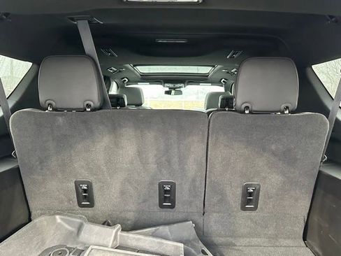 Used 2024 Chevrolet Suburban Z71 w/ Luxury Package image 20