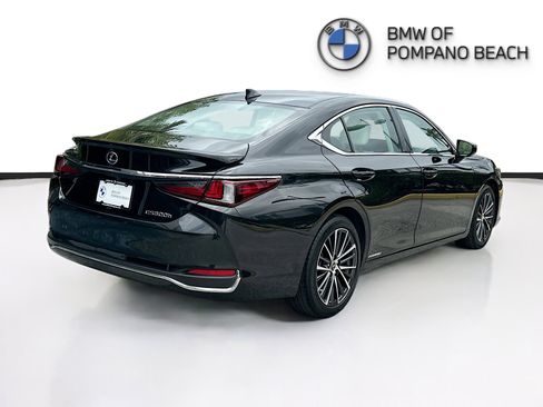Used 2022 Lexus ES 300h w/ Premium Package FWD image 7
