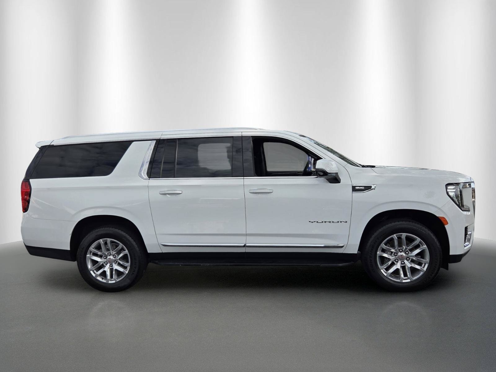 Used 2024 GMC Yukon XL SLT w/ SLT Luxury Package AWD/4WD image 8